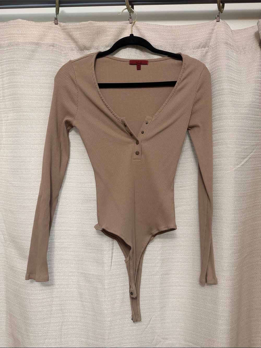 Long-Sleeve Ribbed Henley Bodysuit - Taupe
